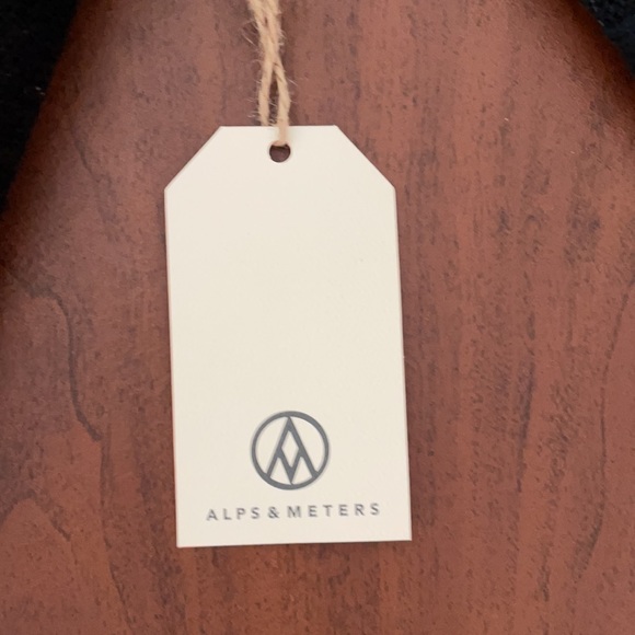 Alps & Meter luxury sweater. Black with a Red Cross, size XL. - Picture 3 of 6